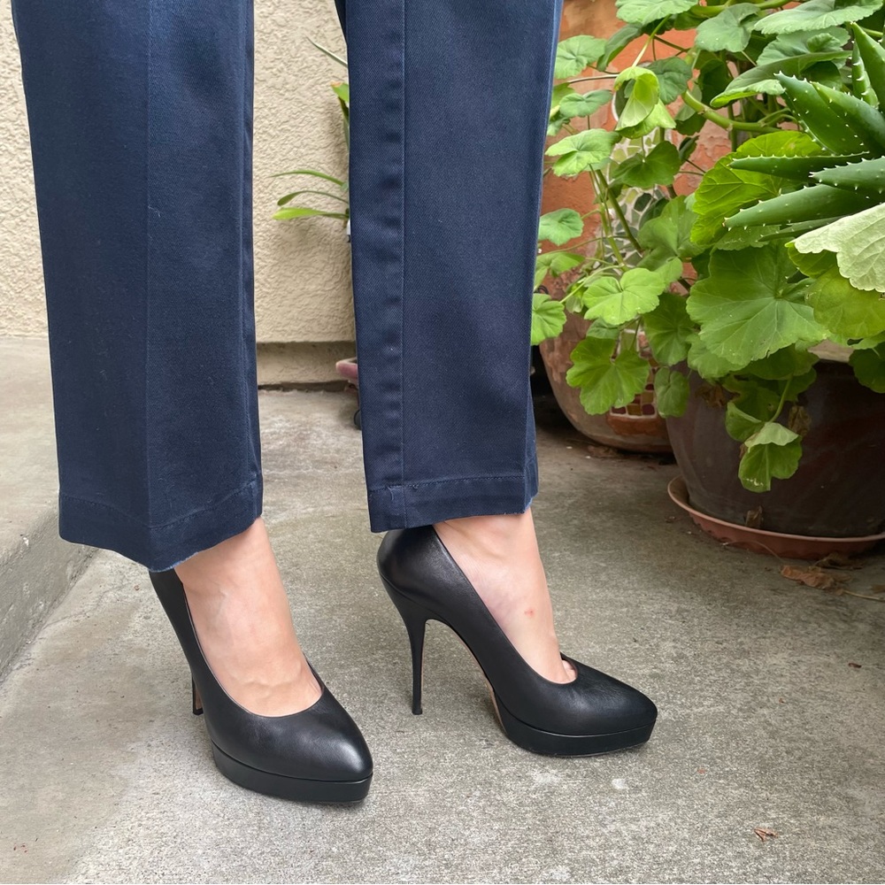Vintage black Gucci all leather heels with dust bag and extra heel tops - Picture 4 of 16